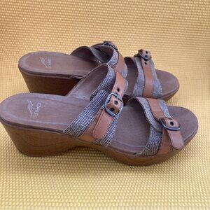 Dansko Jessie Sand Lizard Sandal Slip On Snakeskin Cognac 40 Buckles Adjustable